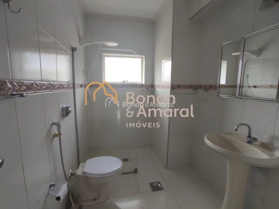 Imagem Amplo apartamento com 3 dormitórios sendo 1 suíte, sala com 2 ambientes, cozinha planejada, área de serviço, suíte de empregada e vaga de garagem