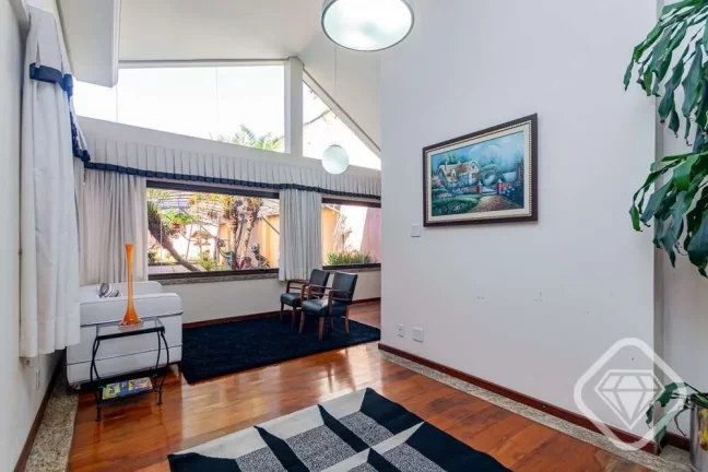 Imagem Casa ampla na Tristeza com terreno generoso e duas construções independentes.

Esta propriedade of...