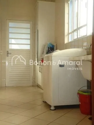 Imagem Belíssimo sobrado em condomínio de alto padrão. Planta bem distribuída com 4 quartos com armári...