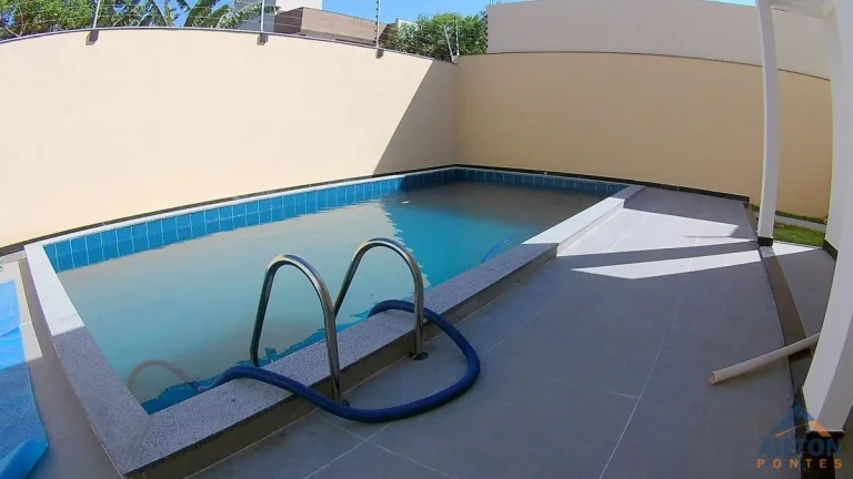 Imagem Casa Duplex com 4 Suítes à Venda na Praia do Morro, Guarapari-ES