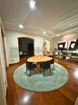 Imagem Imponente Residência de Alto Padrão no Morumbi: 5 Quartos, 5 Suítes, 6 Salas, 8 Banheiros, 10 Vagas de Garagem e 1.100m² de Área.