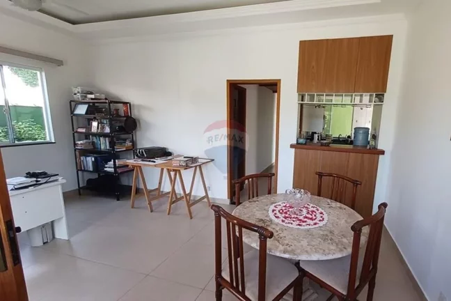 Imagem Casa em condomínio fechado,dois dormitórios sendo 1 suíte com closet e quarto auxiliar.