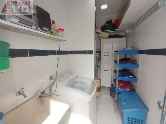 Imagem Imóvel Espaçoso e Aconchegante com 2 Quartos e 2 Vagas de Garagem em Ocian, Praia Grande-SP - Confira!