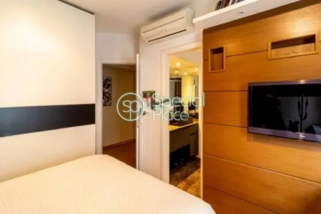 Imagem Localizado em Moema Índios, totalmente fora de rota, apartamento amplo. possui 172 metros, living c...