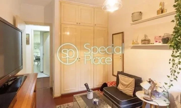 Imagem Oportunidade para reforma em Moema Pássaros Apartamento para reforma com ótima planta, sala bem am...