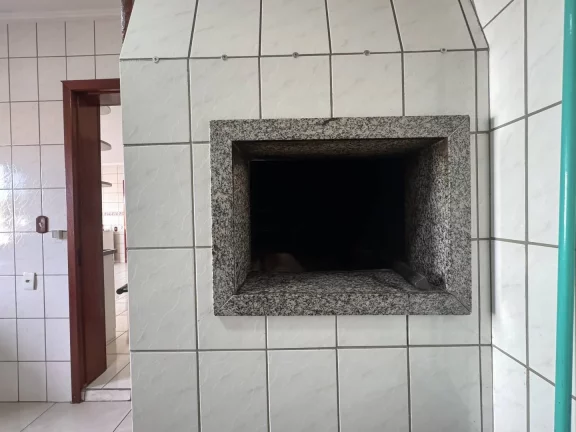 Imagem Casa 252m2, 3 quartos, mais peça comercial de 80 m2, AV. João P. De Vargas