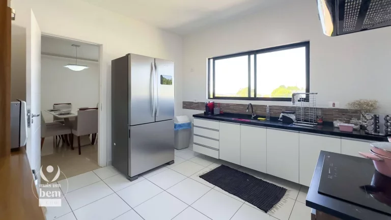 Imagem Sobrado com 316 m² - 5 Quartos - 4 Suítes, 1 Lareira, 1 Churrasqueira – 4 vagas, à venda por R$ 1.737.000 - Campo Comprido - Curitiba/PR