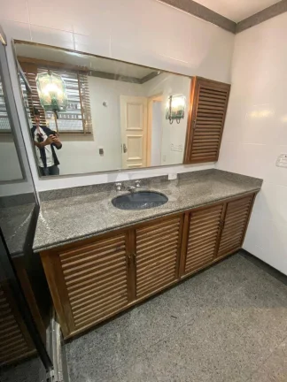 Imagem Apartamento no Leblon, 4 Quartos, 219m2, 1vaga, Quadra da Praia