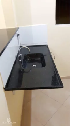 Imagem Sobrado com 5 kitnets independentes em localização estratégica para renda