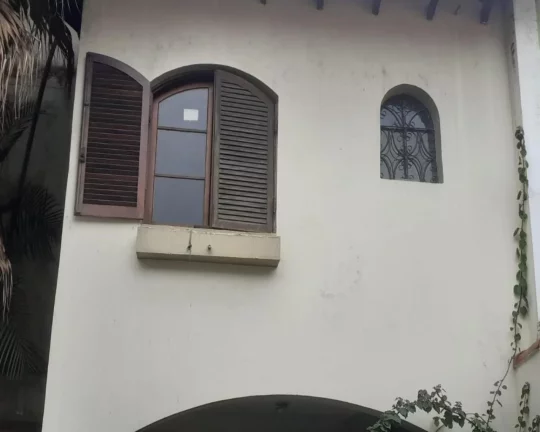 Imagem sobrado com 4 dormitórios, com jardim FL26