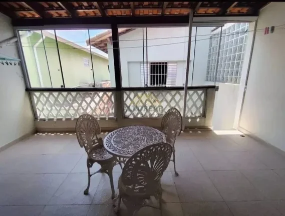 Imagem Lindo Sobrado com Edícula – 2 Suítes e 2 Vagas