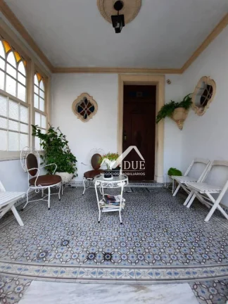 Imagem Sobrado com 4 dormitórios à venda, 280 m² por R$ 1.915.000 - Pompéia - Santos/SP