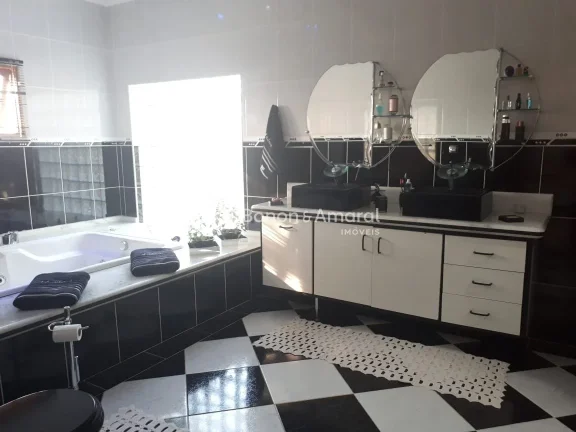 Imagem Casa de Condomínio com 4 Quartos e 4 banheiros à Venda, 270 m²