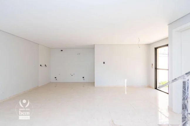 Imagem Sobrado a venda no Uberaba. 3 quartos, suíte, terraço e 1 vaga