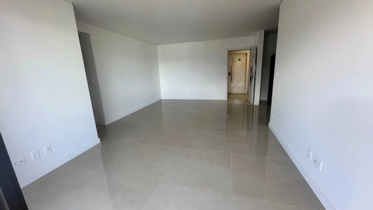 Imagem Apartamento com 4 dormitórios sendo 2 suítes e 1 vaga de garagem em São José/SC