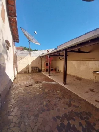 Imagem Casa de 3 Quartos, 2 Suites, churrasqueira, no Bairro Jardim Rony, Guaratinguetá