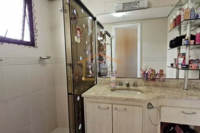 Imagem Apartamento com 3 dormitórios, sendo 3 suítes com closet, ambientes amplos, bem iluminados e venti...