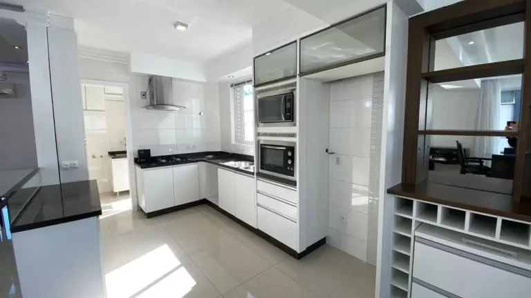 Imagem Apartamento com 3 dormitórios sendo 3 suítes e 2 vagas de garagem em Balneário Camboriú/SC