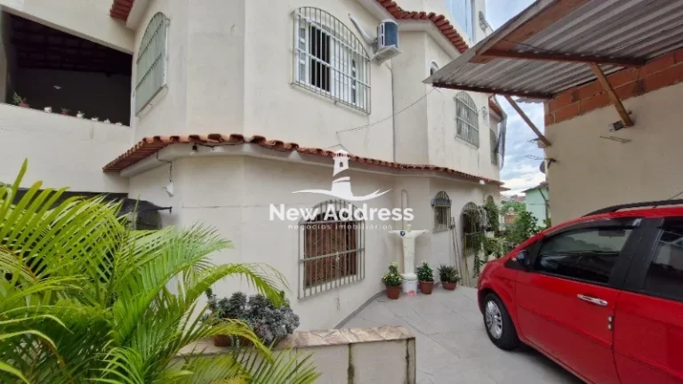 Imagem Duas casas com ponto comercial em terreno de 335m² em Rosa da Penha. Amplas, bem cuidadas e com estrutura para kitnets. Ideal para morar ou investir.