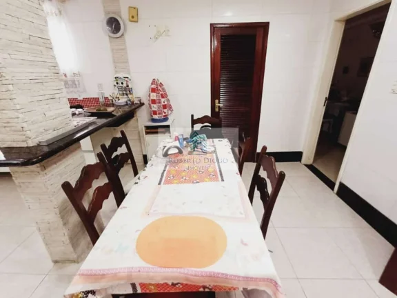Imagem Casa de luxo em condomínio na Taquara, Rio de Janeiro-RJ: 5 quartos, 1 suíte, 1 sala, 3 banheiros, 6 vagas de garagem, 300m².