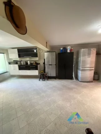 Imagem SANTO ANDRÉ Casa 200M², 3 dormitórios, varanda gourmet, 4 vagas de garagem, ótima localização e valor !!!