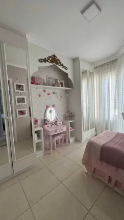 Imagem Geminado com 3 dormitórios e 4 vagas de garagem no bairro Parque Guarani em Joinville - SC