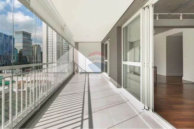 Imagem Apartamento á venda com 90 m², 1 suíte, 2 vagas, Luxo e Modernidade no Coração do Itaim Bibi