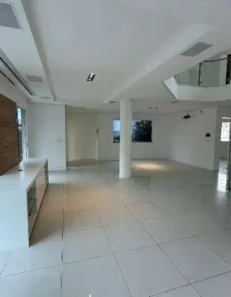 Imagem Casa de Alto Padrão em Jurerê Internacional a Poucos Minutos da Praia