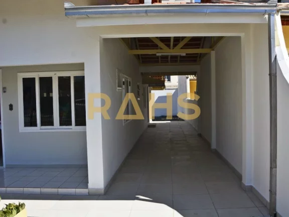 Imagem Ótima casa 100% averbada, com 123,50m² privativos, construída em um terreno plano de 378m2 (12x31...