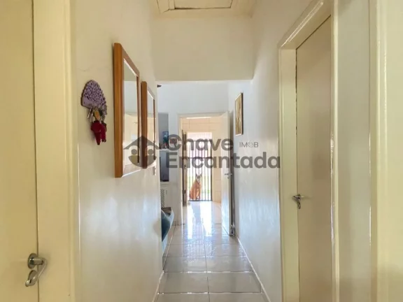 Imagem Casa no centro com quintal amplo e varanda coberta