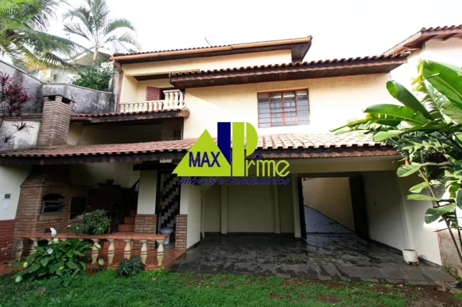 Imagem Casa para locação na Vila Granada, São Paulo-SP: 6 quartos, 1 suíte, 2 salas, 3 banheiros, 9 vagas de garagem, 300m²