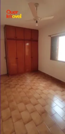 Imagem Imóvel à venda no bairro Independência em Ribeirão Preto-SP: Casa com 3 quartos, 1 suíte, 2 salas, 2 banheiros, 2 vagas e 172m²! Confira na Quer Imóvel Negócios Imobiliários!
