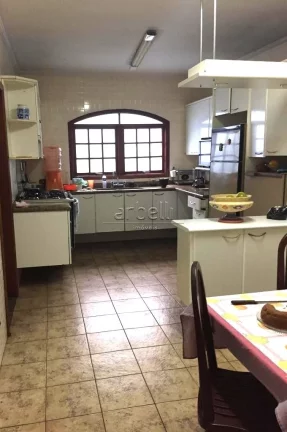 Imagem Sobrado com 341 MÂ². No andar superior temos 4 dormitÃ³rios sendo 2 suÃ­tes, banheiro social e espaÃ...