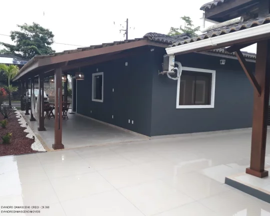 Imagem Casa de Alto Padrão em Condomínio à Venda em Camaçari-BA - 3 quartos, 1 suíte, 2 salas, 1 banheiro, 4 vagas, 130,00 m².