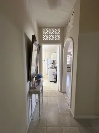 Imagem A 5ª Avenida Imóveis apresenta esta bem localizada CASA TÉRREA, c/ 3 Suites + anexo, ideal p/ fins RESIDENCIAL e ou COMERCIAL, melhor ponto da Pituba