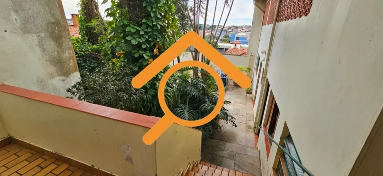 Imagem Casa Comercial para Locação em Interlagos, São Paulo - 2 Quartos, 1 Sala, 2 Banheiros, 4 Vagas de Garagem - 175m²