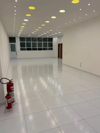 Imagem Prédio Comercial de Alto Padrão para Locação no Centro de São Bernardo do Campo-SP: 6 Salas, 12 Banheiros e 870m² de Área.