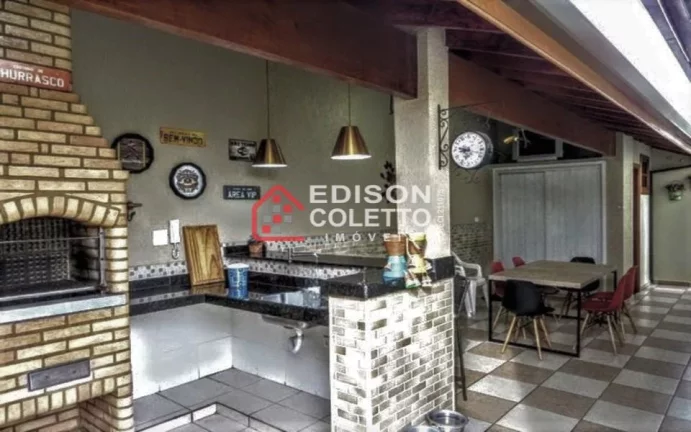 Imagem Casa de frente para área verde, Parque Santa Cecília com 3 dormitórios.