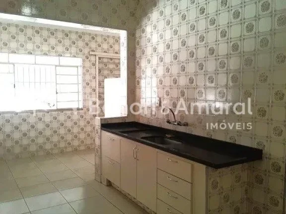Imagem Excelente oportunidade para morar ou investir! Esta casa oferece uma estrutura ampla e funcional, pe...