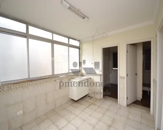 Imagem Apartamento amplo ensolarado, rico em armarios, claro e ventilado, em rua nobre e arborizada de Higi...