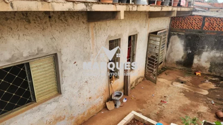 Imagem Imovel c/ 250m2 possui 2 casas