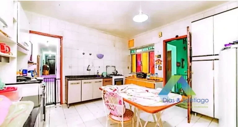 Imagem CERAMICA Casa 211M², 2 dormitórios, 1 suíte 4 vagas ótima localização e valor !!!