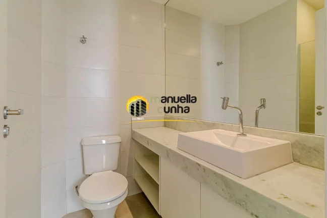 Imagem Excelente Apartamento Copacabana - Quadra da Praia / Varanda vista mar!