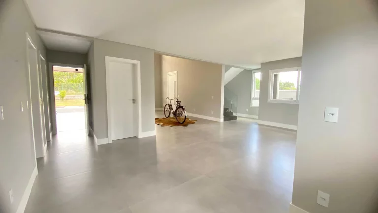Imagem Casa nova no Condomínio Caledônia com 4 suítes e 4 vagas de garagem em Camboriú SC