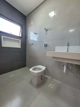 Imagem Casa de Luxo no Condomínio Parque Ibiti Reserva em Sorocaba-SP: 3 Quartos, 1 Suíte, 2 Salas, 3 Banheiros, 2 Vagas de Garagem - 218m².