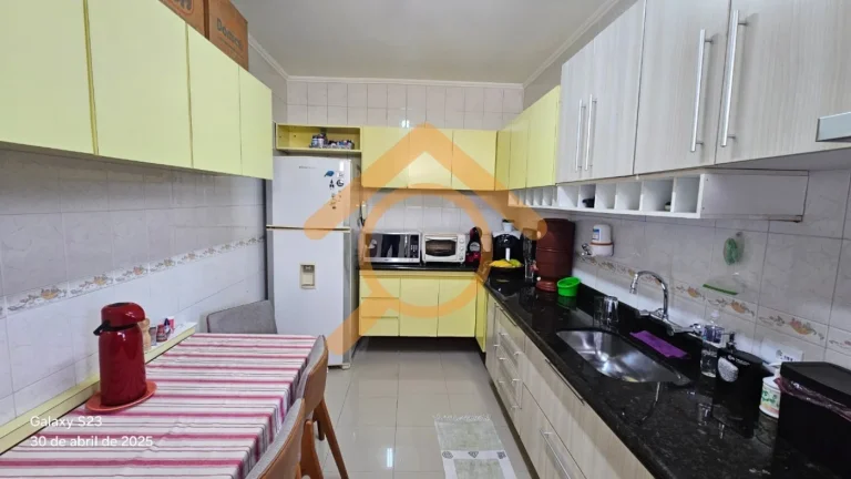 Imagem Excelente oportunidade! Casa à venda em São Paulo-SP, Vila Santana, com 3 quartos, 2 banheiros, 2 vagas de garagem e 132m².