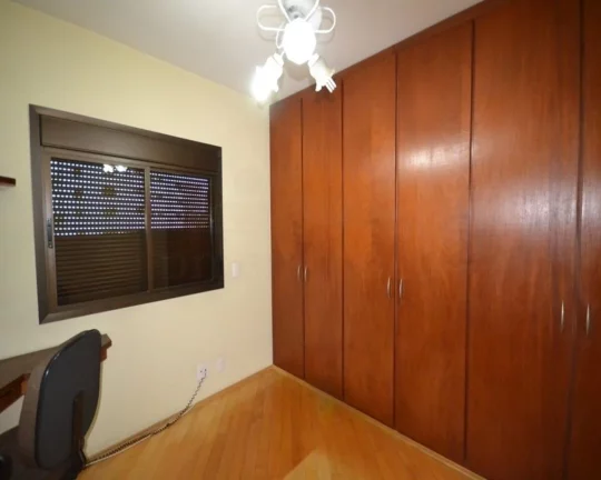 Imagem Apartamento com piso de madeira e armários! Amplo living para 2 ambientes, terraço, lavabo, 4 dorm...