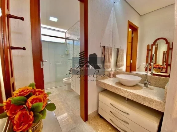 Imagem Casa com 607m² de área construída em terreno de 3,087m².