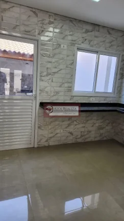Imagem Sobrado à Venda na Vila São Pedro SP, 3 Dorms, Sendo Suítes, com 110m², R$740mil. OPORTUNIDADE.