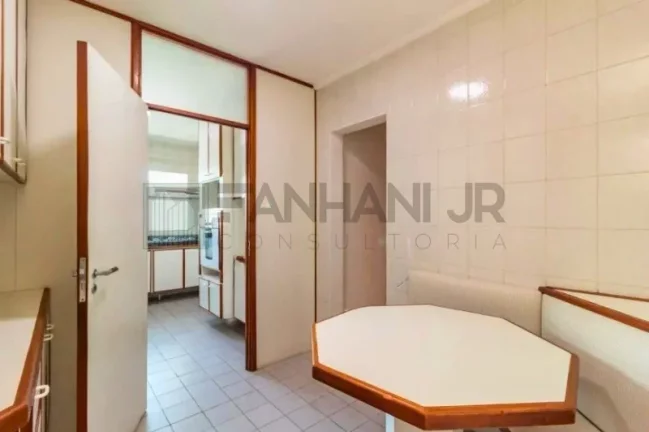 Imagem Apartamento em Moema: 3 quartos, 3 suítes, 2 salas, 4 banheiros, 4 vagas de garagem, 180m² de área. Venha conferir!